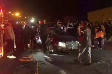 Tur otobüsü ile otomobil çarpıştı: İki ölü, üç yaralı