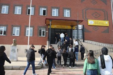 Bu ilçenin 22 okulunda zil çalmıyor