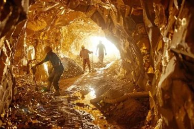 Dünyanın altın devleri açıklandı: Rezervlerin yarısı iki ülkede