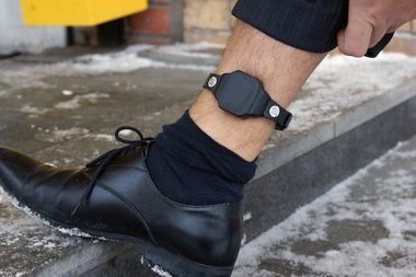 Bolsonaro elektronik kelepçeyi kurcaladığı için erken tutuklanmış