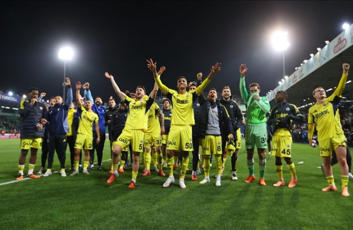 Fenerbahçe küllerinden doğdu, 2-0 mağlubiyetten 5-2 galibiyete ulaştı