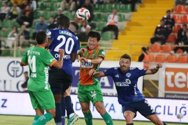 Kasımpaşa, deplasmanda Alanyaspor’u 2-1 mağlup etti