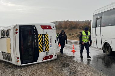 Okul servisi devrildi: 28’i öğrenci 29 yaralı