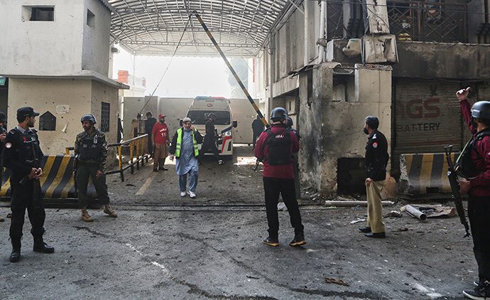 Pakistan’da canlı bomba saldırısı: 3 ölü 8 yaralı