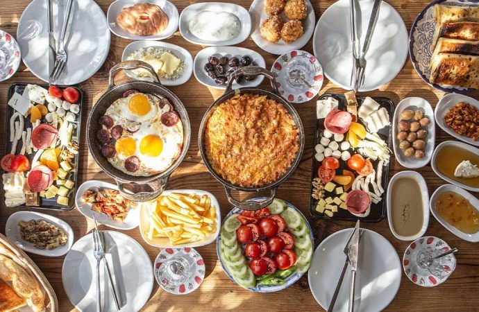 Yemekten sonra sırt ve kadın ağrısı varsa, dikkat!