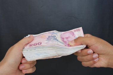 Ev sahipleri kiracıya o parayı iade etmek zorunda