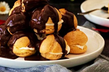 Kantinde profiterol yiyen sekiz öğrenci hastaneye kaldırıldı