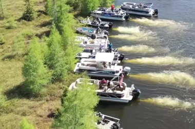 Kocaman ada kaçtı, halk peşine düştü: İttire ittire geri getirdiler – Sözcü Gazetesi