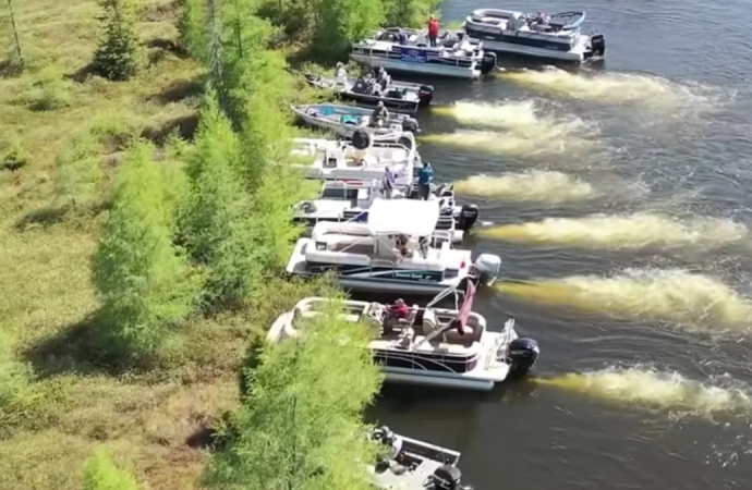 Kocaman ada kaçtı, halk peşine düştü: İttire ittire geri getirdiler – Sözcü Gazetesi