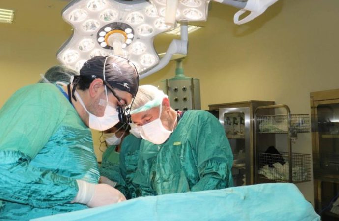 Karın ağrısı şikayetiyle gitti, 15 kiloluk tümör çıkarıldı