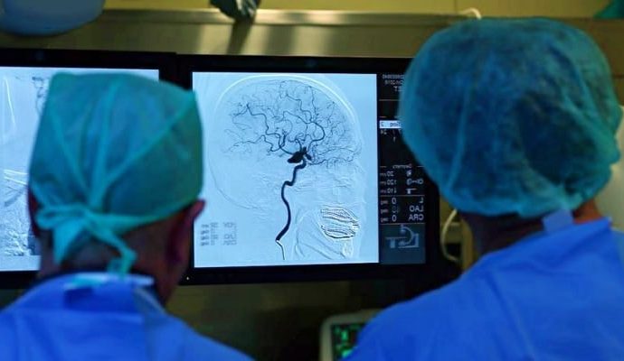 İnsan beyni 32 yaşında yetişkin moduna geçiyor