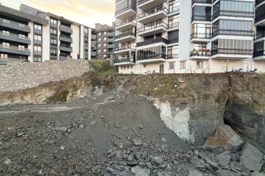 İnşaatta toprak kaydı, 70 kişi evlerinden tahliye edildi