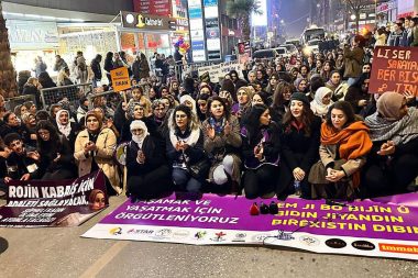 Van’da yüzlerce kadın Rojin Kabaiş için yürüdü