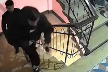 Tavan arasında biri var: Gizlice yerleşti, misafir bile ağırladı