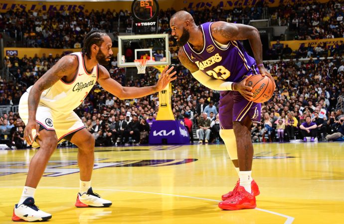 Los Angeles derbisini Lakers kazandı