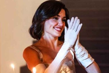 Hande Erçel’den eski sevgiliye pastalı