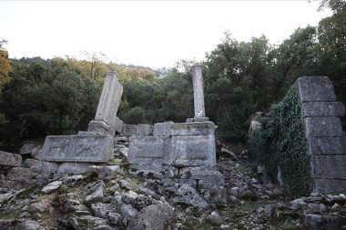 Termessos ilk kez kazıldı: İki anıt mezar ayağa kaldırılıyor