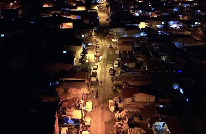 700 polisle dev operasyon: Mahalle abluka altına alındı