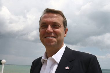 TMSF Cem Uzan’ın Paris’teki 319 bin Avro’sunu yakaladı, el koydu