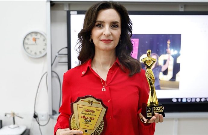 Hacer öğretmen Birleşik Krallık’ta ‘Küresel Yaşam Boyu Başarı’ ödülüne layık görüldü