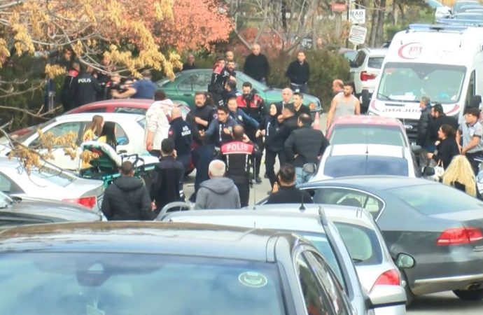 Çocuk mahkemesinde büyükler savaştı: Ankara Adliyesi’nde beş kişi bıçaklandı