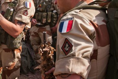 Fransa gönüllüleri askere almaya başlıyor