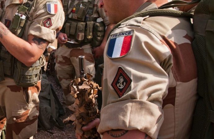 Fransa gönüllüleri askere almaya başlıyor