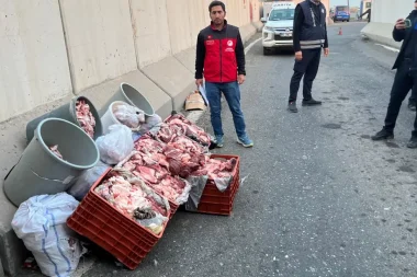 Durdurulan araçta 1 ton bozuk et ele geçirildi