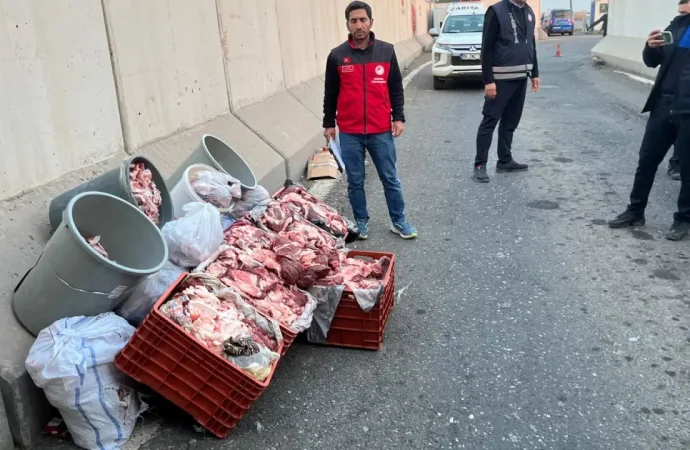 Durdurulan araçta 1 ton bozuk et ele geçirildi