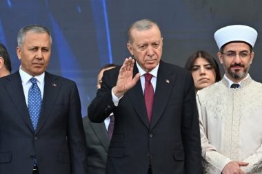Erdoğan: Güç zehirlenmesi yaşayan bir avuç kibir abidesinin yanlışlarını birlikte ödedik – Diken