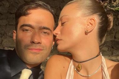 Serenay’a her sabah kahve ve çiçek alıyormuş