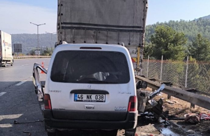 Mersin’de feci kaza: Aynı aileden üç kişi öldü