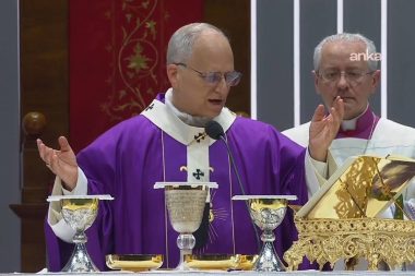 Papa 14. Leo, Volkswagen Arena’da ayin yaptı