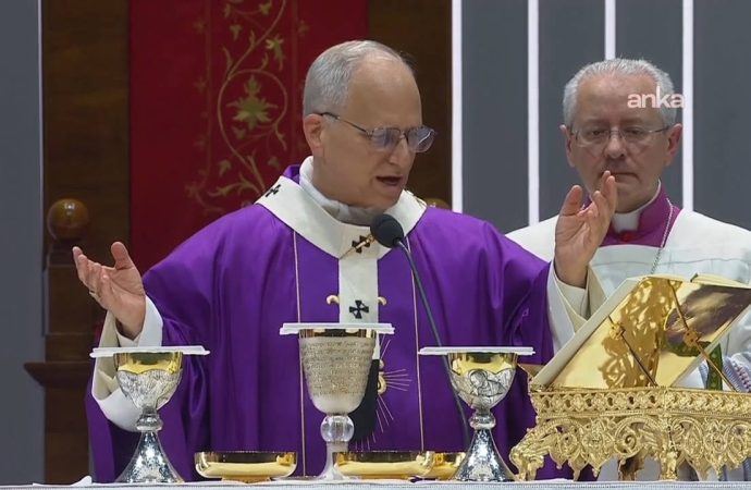 Papa 14. Leo, Volkswagen Arena’da ayin yaptı