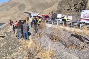 Otomobil baraja uçtu: İki kişinin cesedi bulundu
