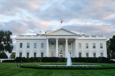 Dezenformasyon suçlamasını da aştı: Trump beğenmediği gazetecileri teşhir ediyor