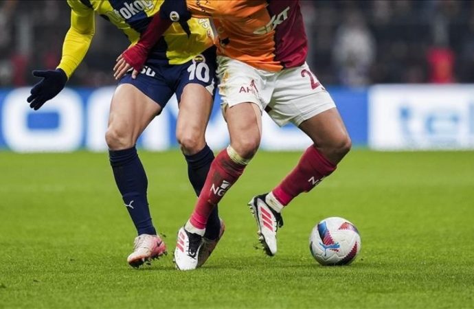 Fenerbahçe-Galatasaray derbisi: 15 futbolcu ilk heyecanını yaşayacak