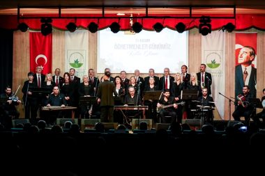 Bu koroya sadece muhtarlar alınıyor: 7 yıldır sahnedeler