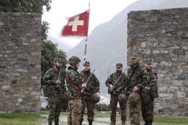 İsviçre ‘kadınlar da zorunlu askerlik yapsın’ı referanduma götürdü