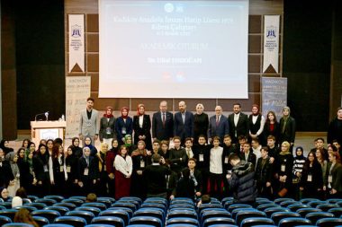 Bugünlerde Bilal Erdoğan her gün bir yerde konuşuyor