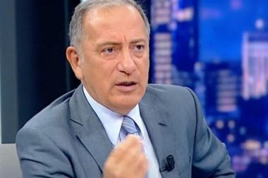 Göz yaşları içinde Fatih Altaylı dinleyerek güne başlamak