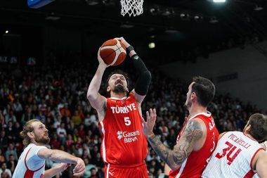 12 Dev Adam, İsviçre’yi ezdi geçti