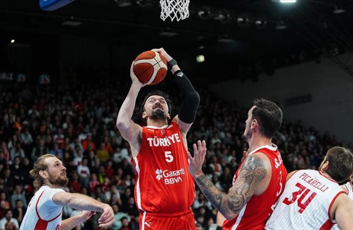 12 Dev Adam, İsviçre’yi ezdi geçti