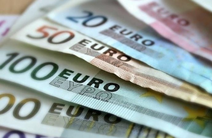 Ülkesine gönüllü dönene 67 bin Avro