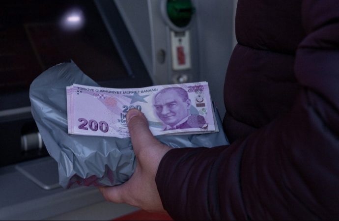 Kazaklar 52 yıllık bankaya da talip oldu