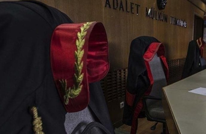 Bunu da gördük: Hakim baba Cumhuriyet savcısı kızını dövdü