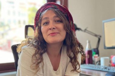 Piyango ona vurdu: Gazeteci Tuğçe Yılmaz ‘TCK 301’den yargılanıyor