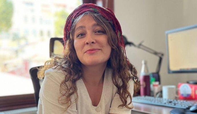 Piyango ona vurdu: Gazeteci Tuğçe Yılmaz ‘TCK 301’den yargılanıyor