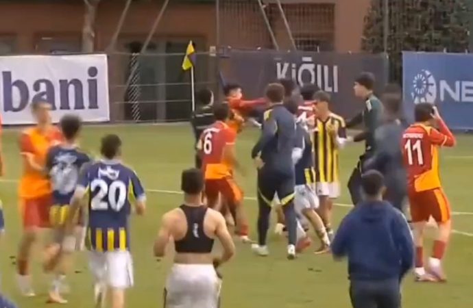 U19 derbisinde yumruklar konuştu