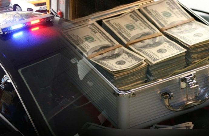 Emniyet müdürü çakarlı aracıyla benzinliğe girdi, binlerce dolar rüşvet alırken yakalandı